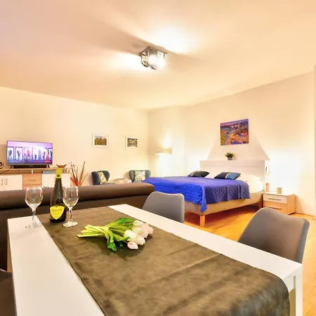 Karlsbad Apartment Exterior photo